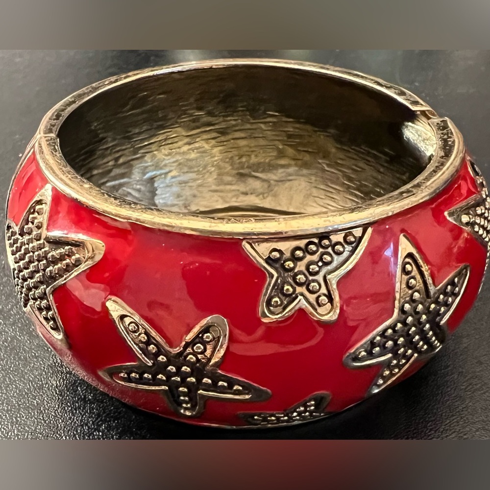 Cherry Red Enamel Vintage 90's Beach Gold Tone Hinged Bangle Bracelet